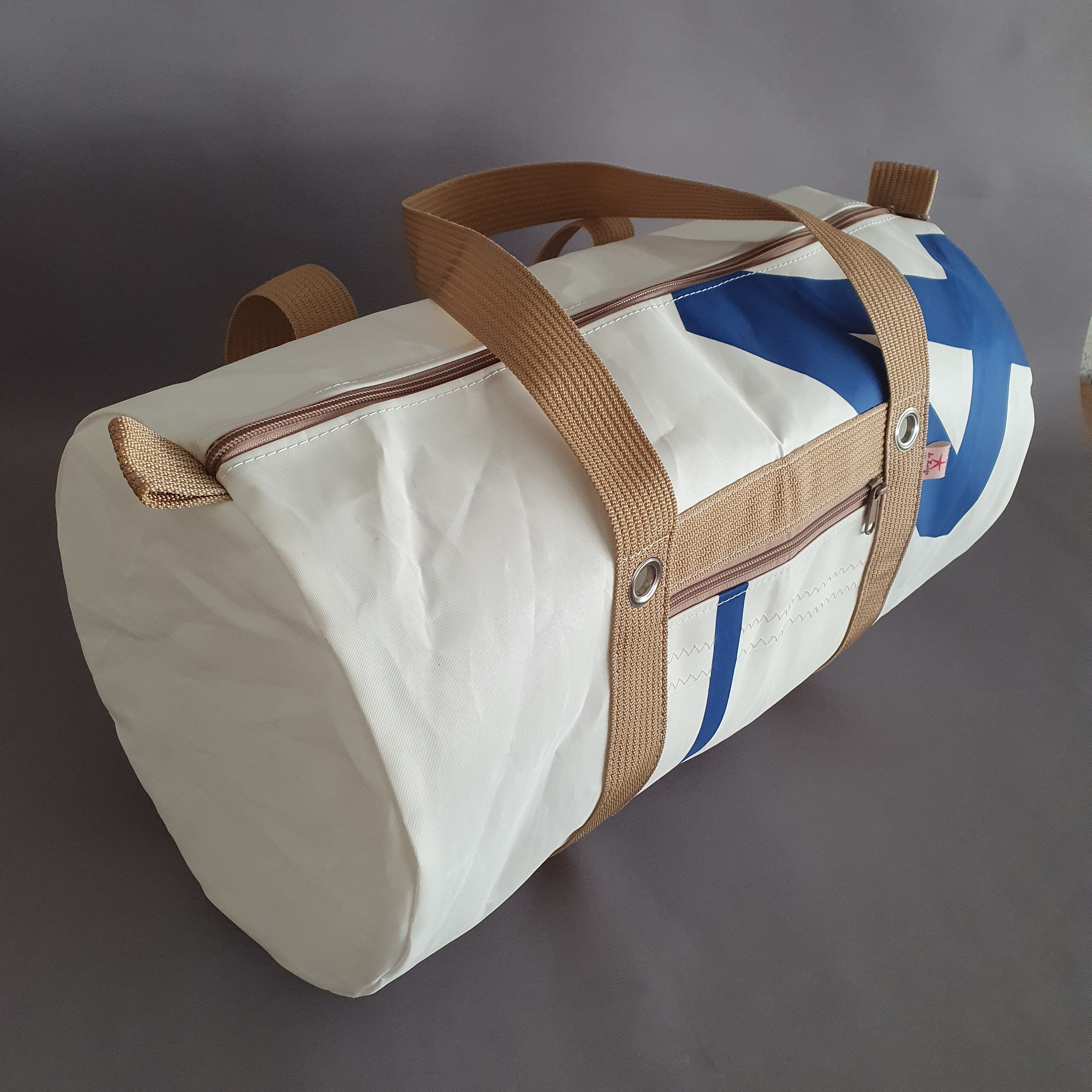 Polochon bag made of recycled boat sailcloth - lestoilesdularge