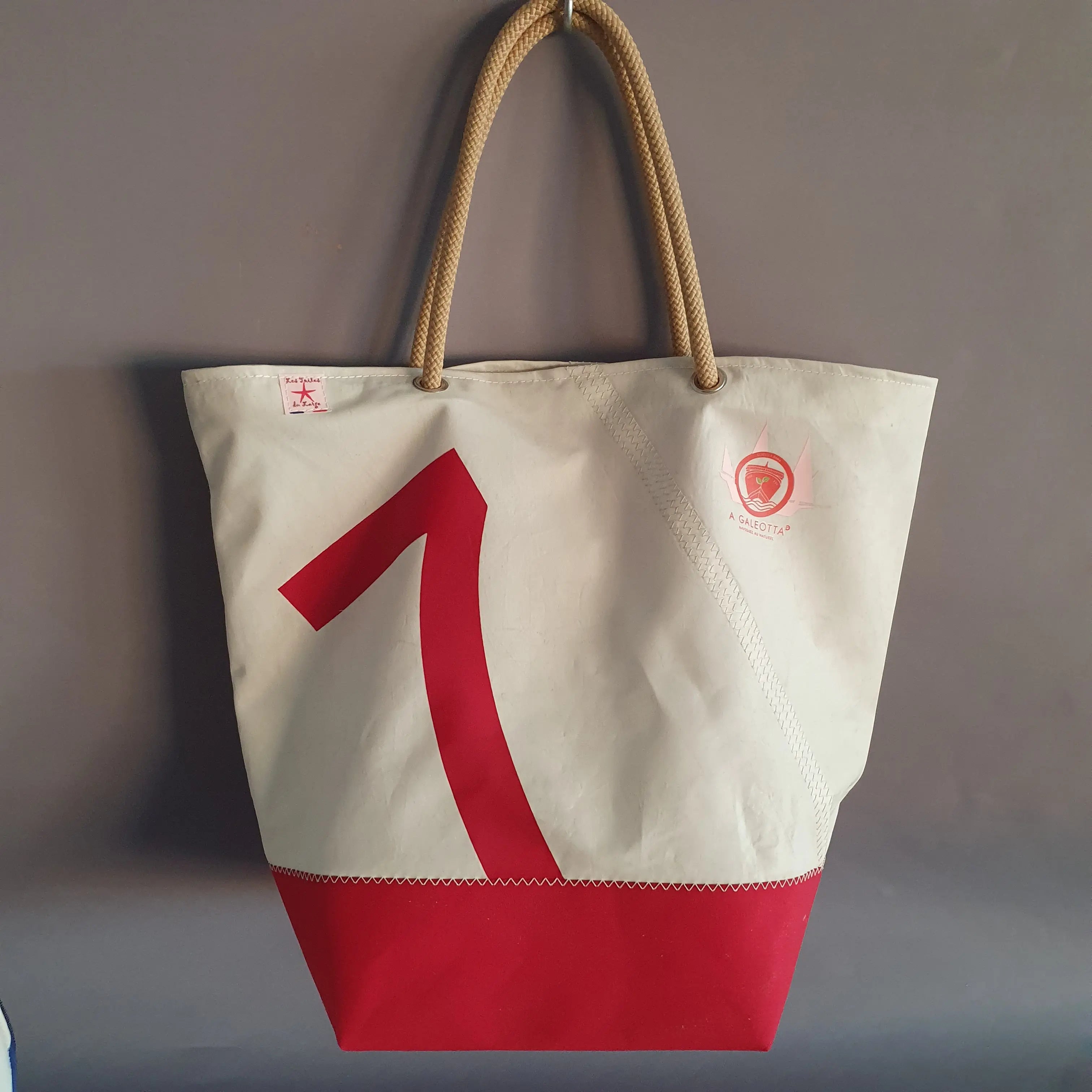 Goodies maritimes personnalisés : notre collaboration avec Corsica Linea
