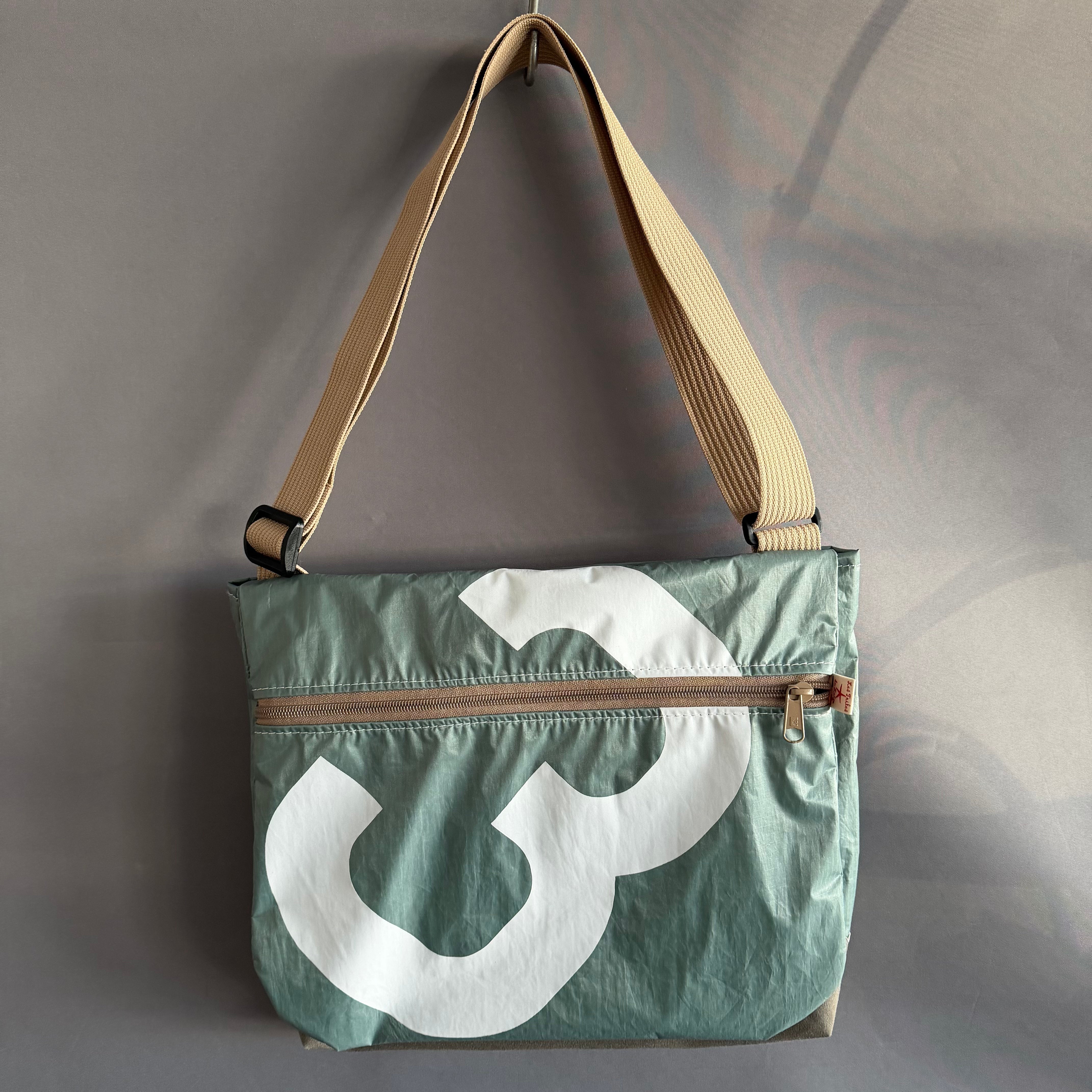 Nouveauté - Besace petit modèle Browny - Vert de Gris