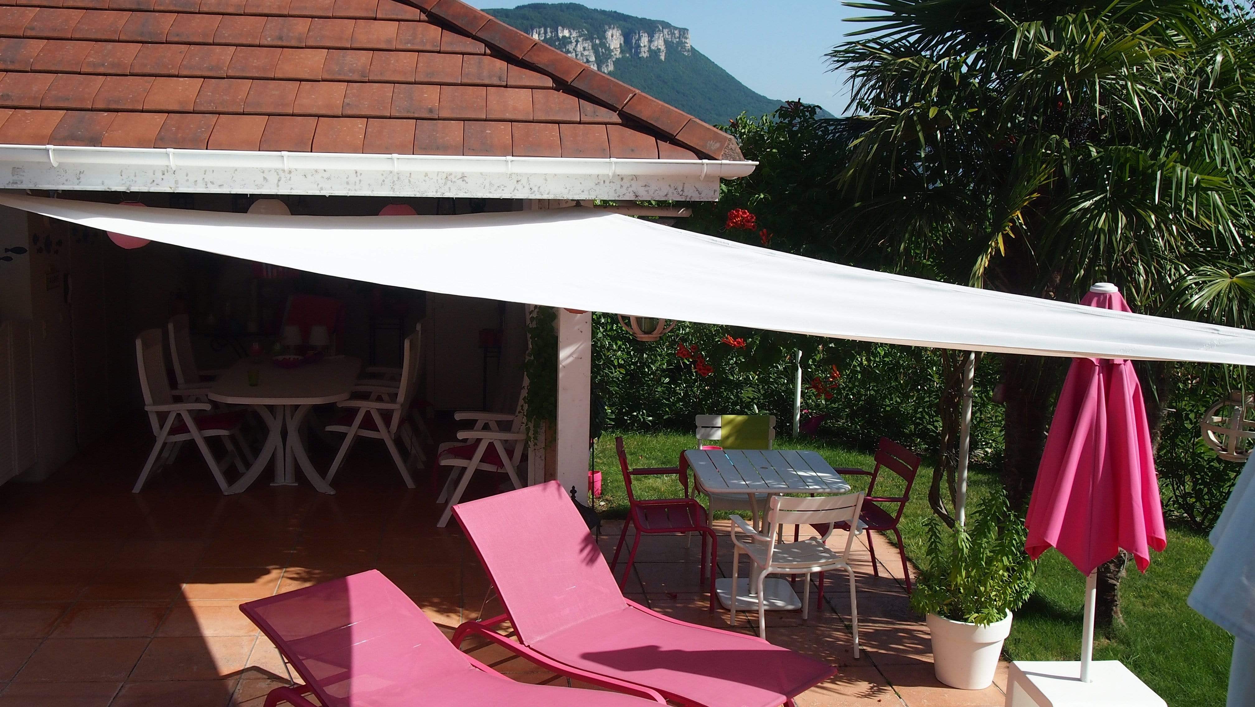 Toile d’ombrage sur mesure pour terrasse, jardin et extérieur