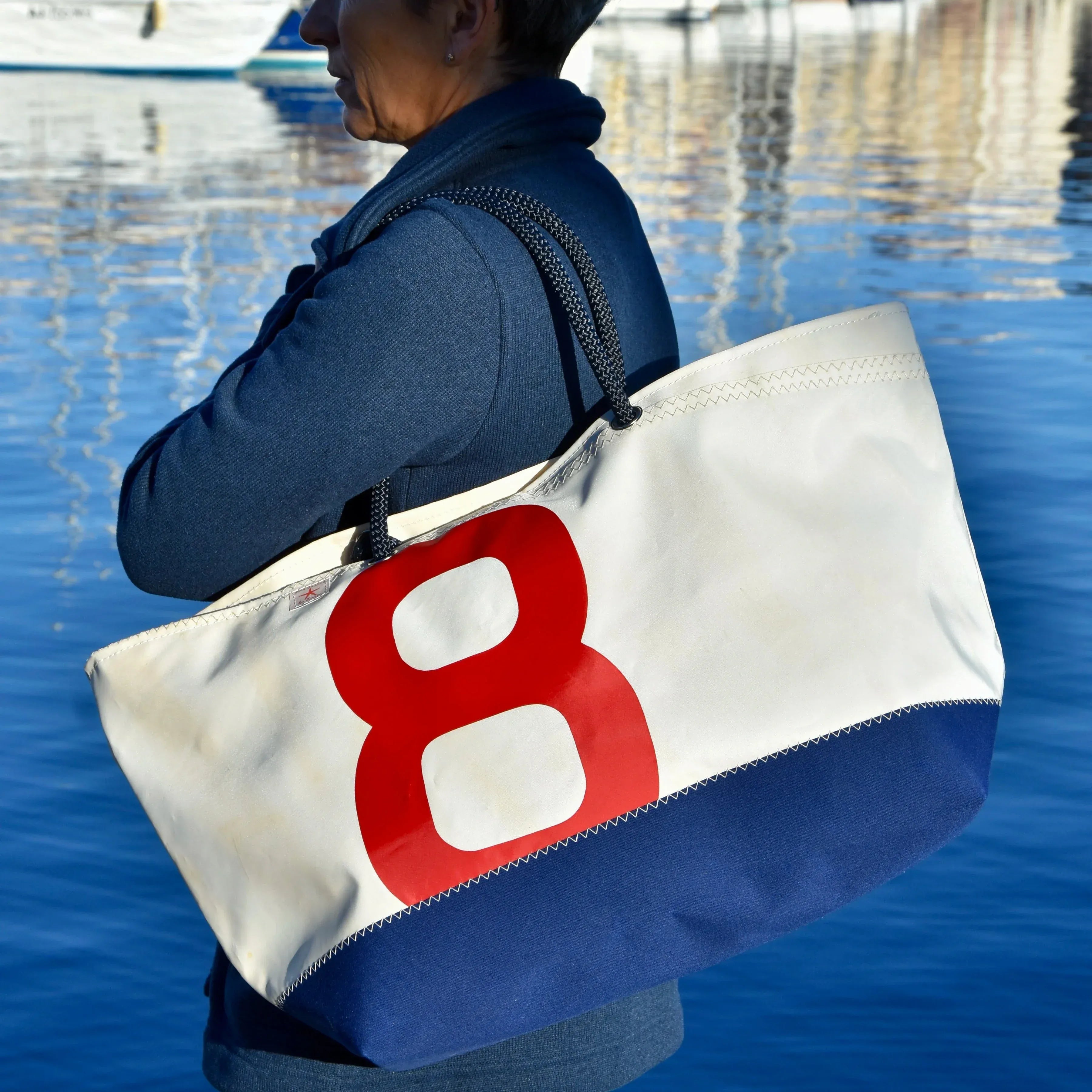 Sac fabriqué à partir de voile de bateau recyclée, fabrication artisanale en France