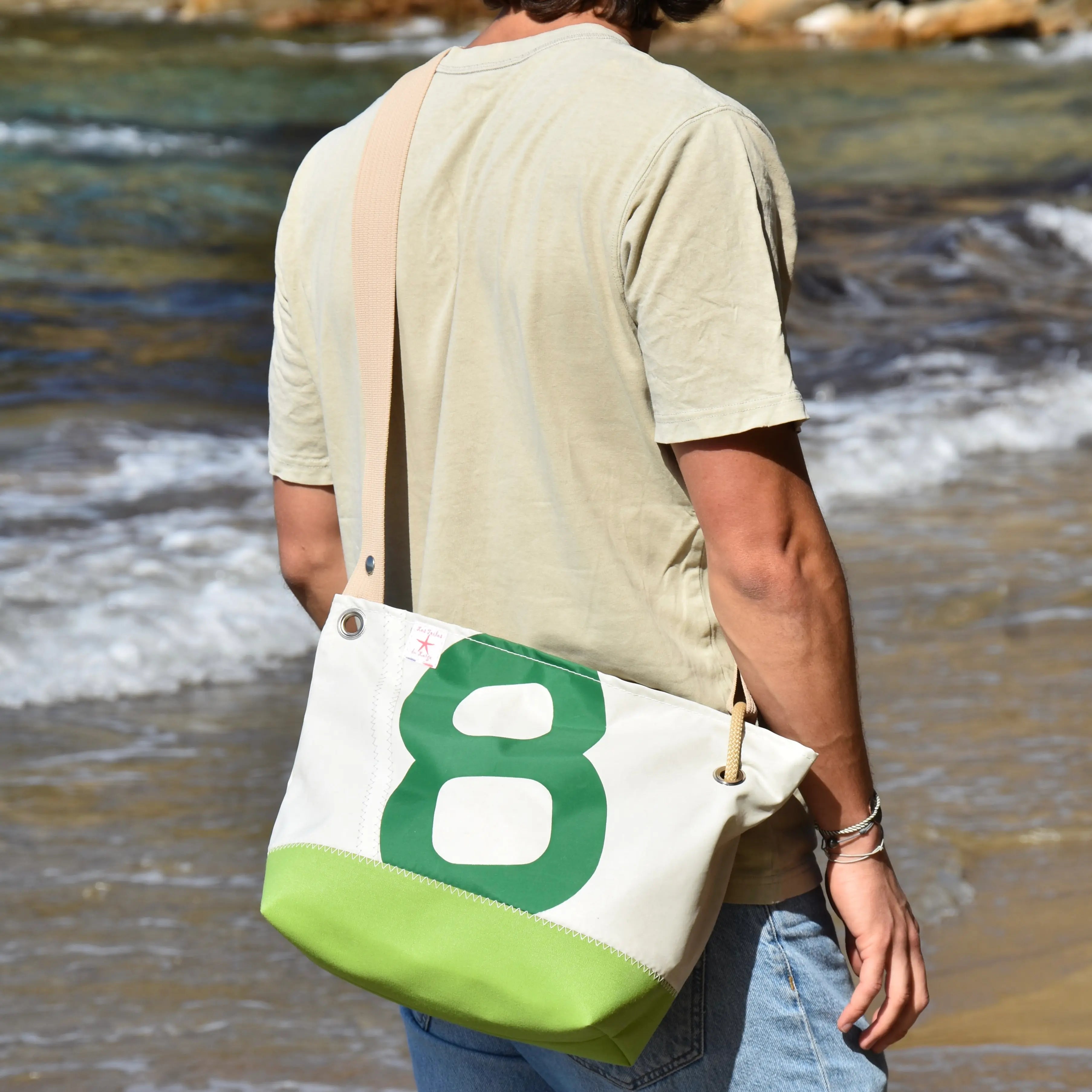 Comment entretenir un sac en voile recyclée après une journée à la plage ?