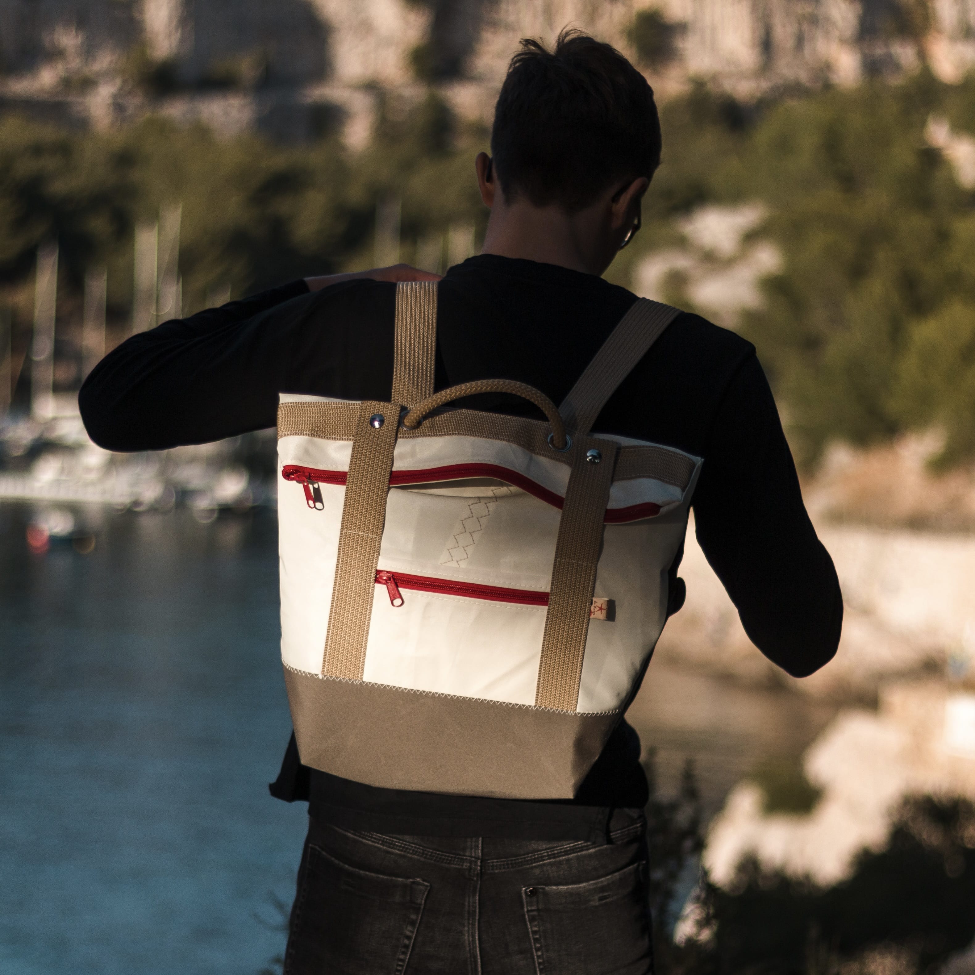 Comment adopter un style marin sans tomber dans le total look ?