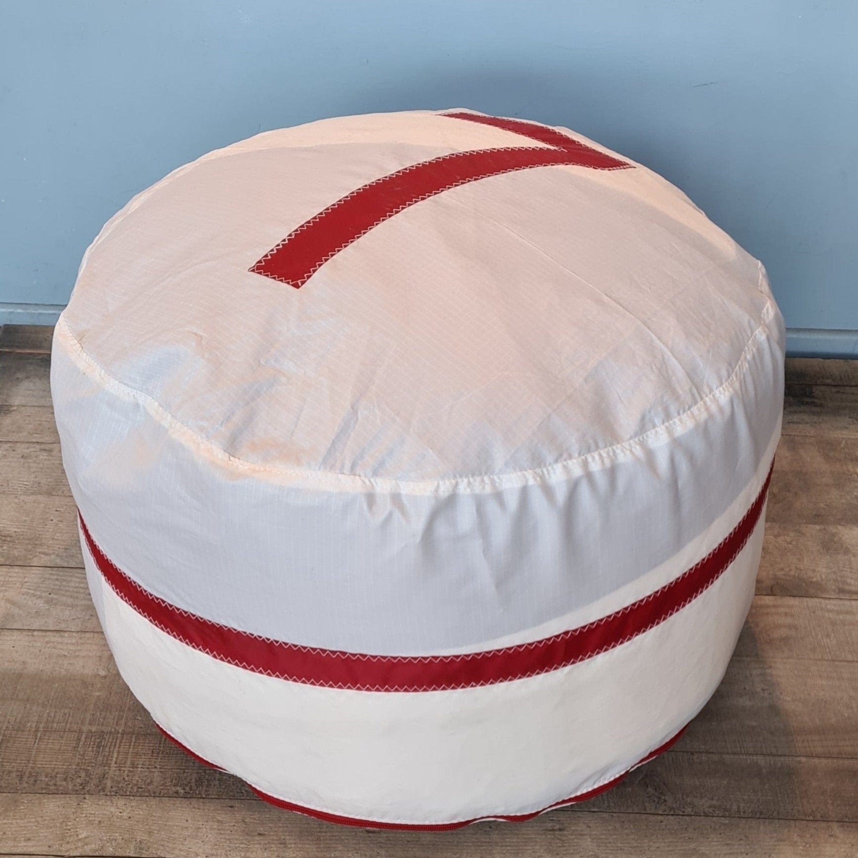 Pouf rond en voile de bateau recyclée – Les Toiles du Large