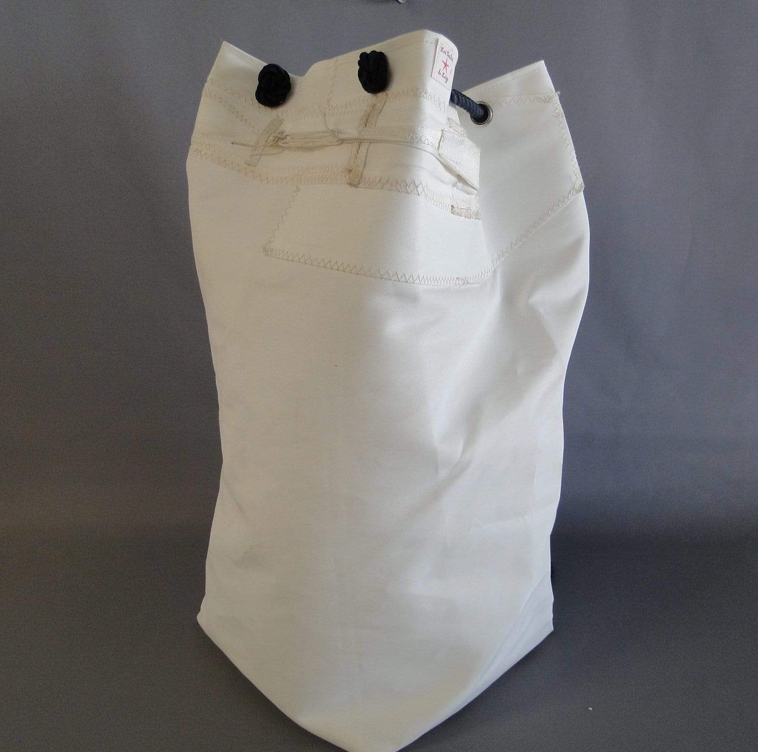 sac marin baluchon en voile de bateau recyclée – lestoilesdularge