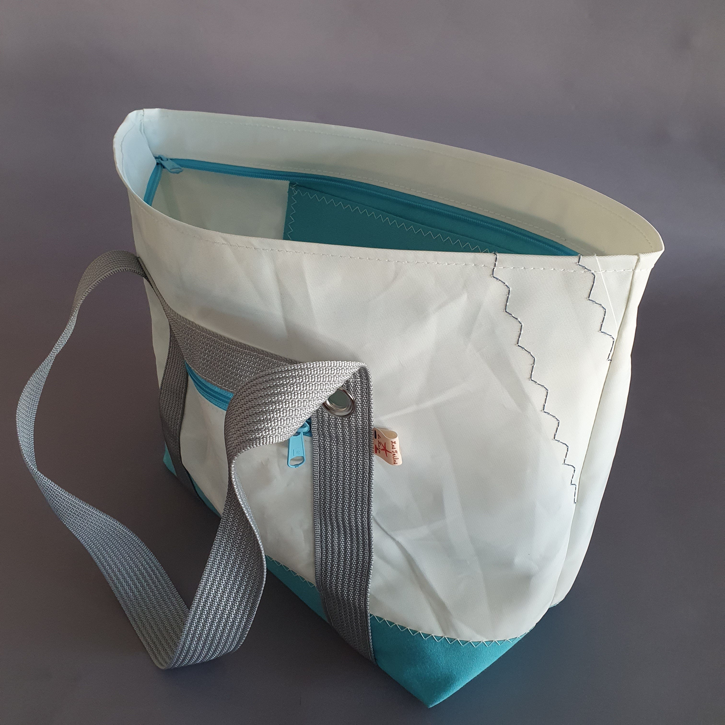 Sac voyage en voile de bateau recyclée – lestoilesdularge