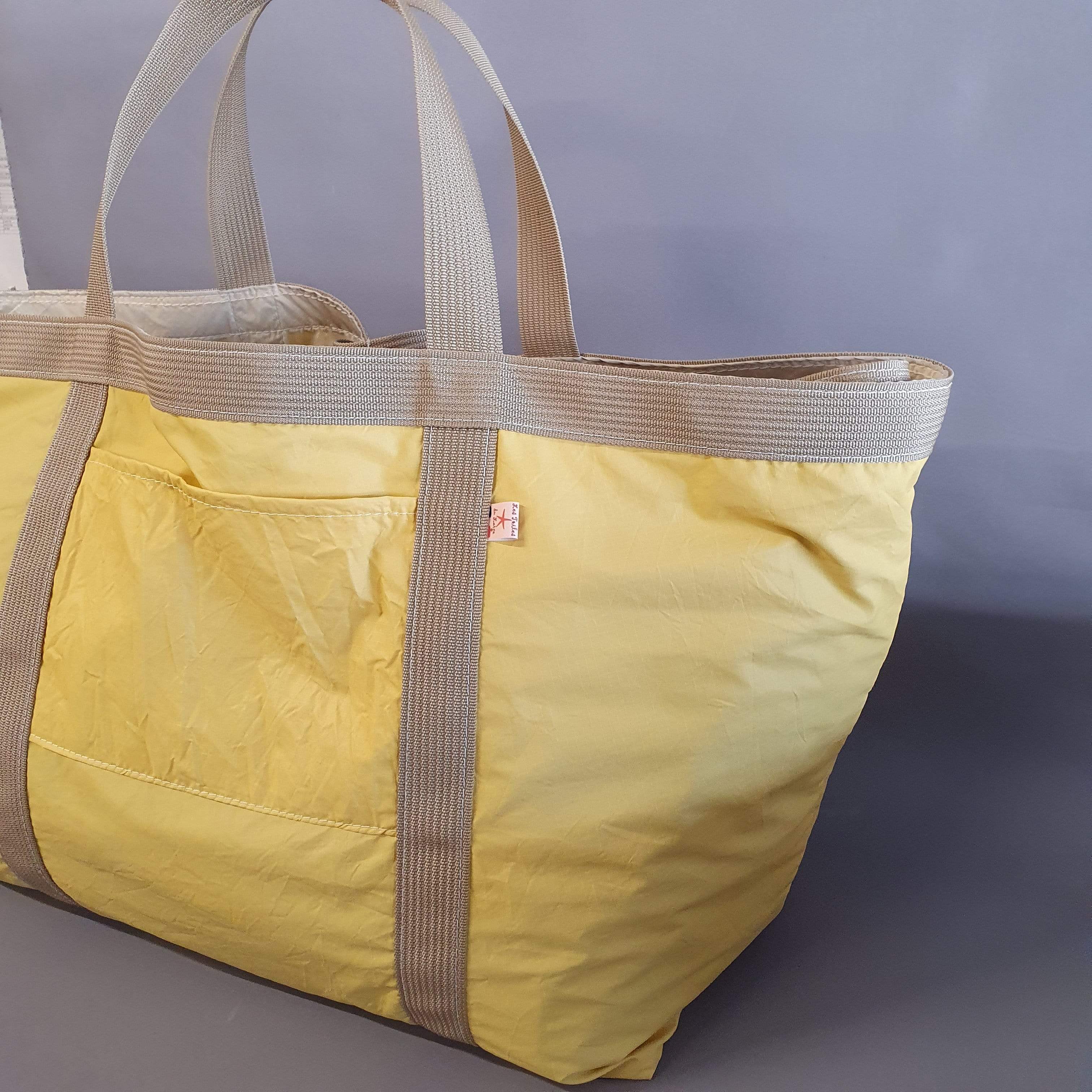 sac cabas en voile de bateau recyclée grand modèle – lestoilesdularge