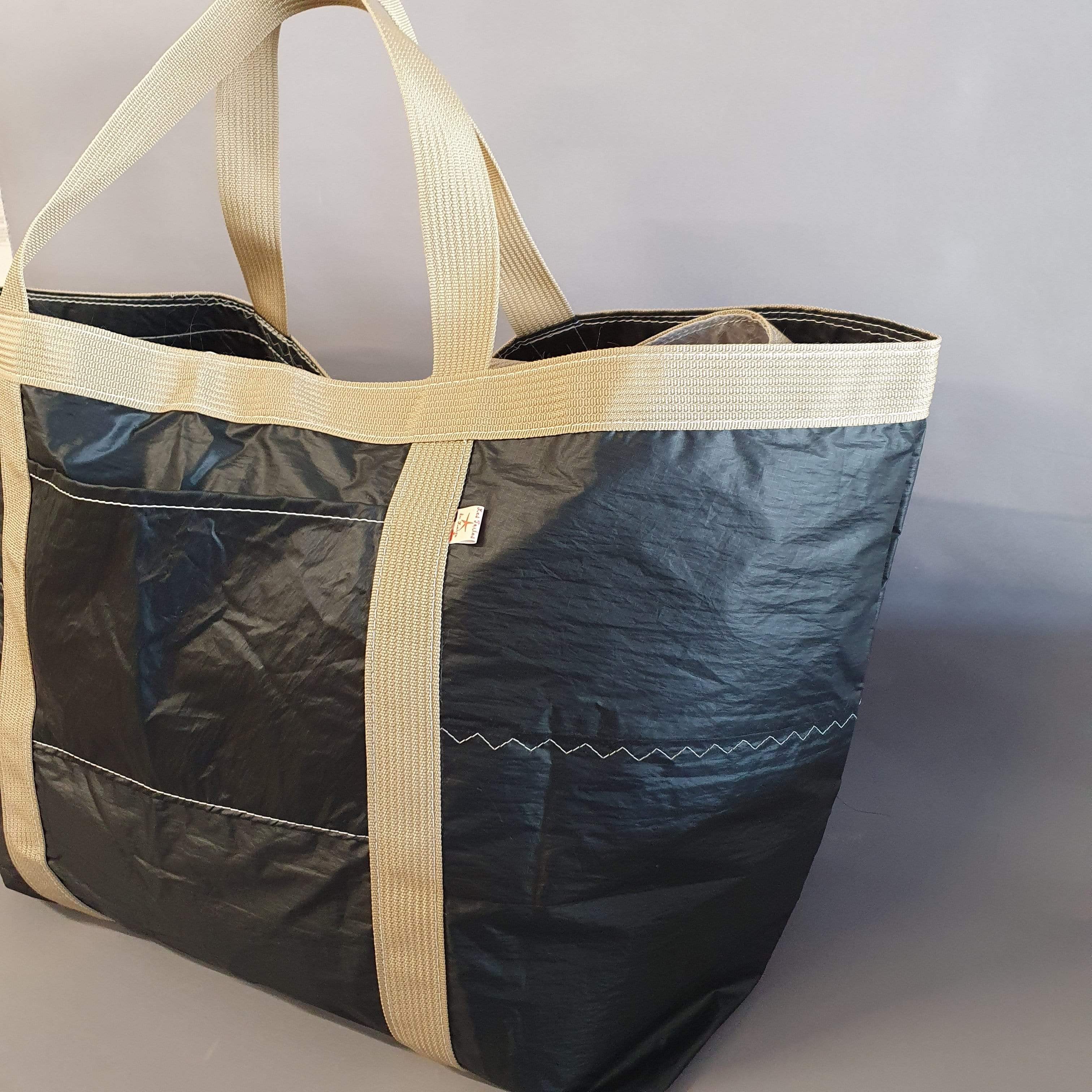 sac cabas en voile de bateau recyclée grand modèle – lestoilesdularge