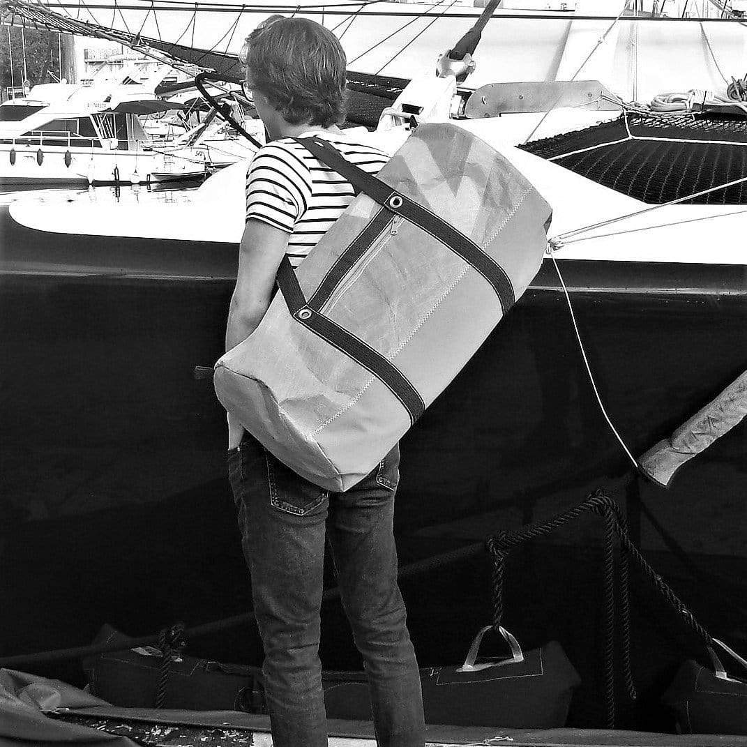 Sac voyage en voile de bateau recyclée – lestoilesdularge