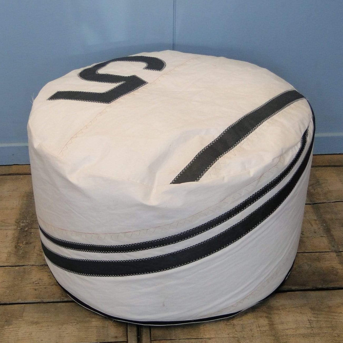 Pouf rond en voile de bateau recyclée – lestoilesdularge