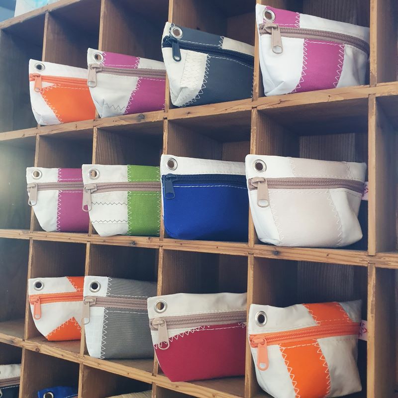 Color in the pockets